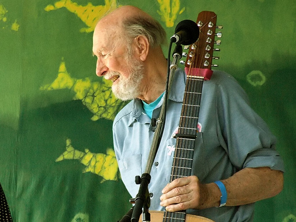 Pete Seeger performing at the Clearwater Festival in 2007.