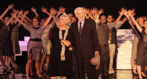 Tyne Daly, Donald Sutherland and cast in Basmati Blues.